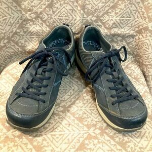 DANSKO PROFESSIONAL SZ 41 Paisley Slip Resistant  Vibram Sole Lace Up Sneakers